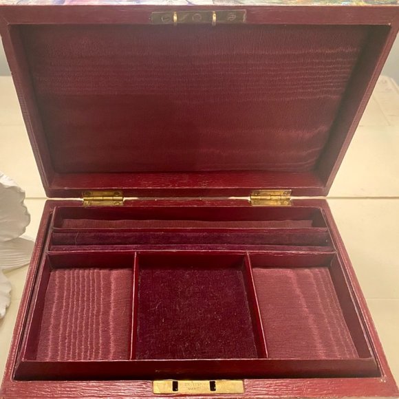 *NOT FOR SALE/SOLD* Jewelry Box, multi-coloured (9" L x 6" W x 3 1/2" H) - Picture 5 of 8